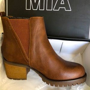 Mia Jody boots size 8